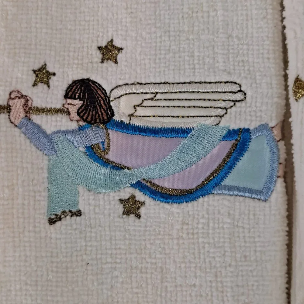 JC Penney Angels With Trumpets Finger Tip Towels Set of 2 Embroidered Metallic